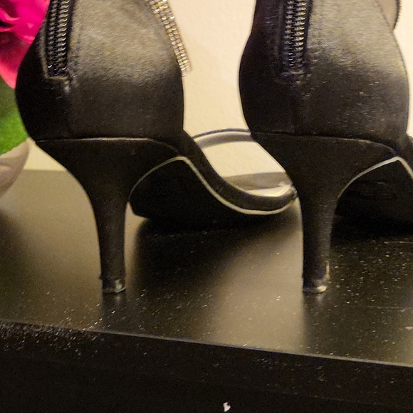 Shoes - Picture 4 of 4